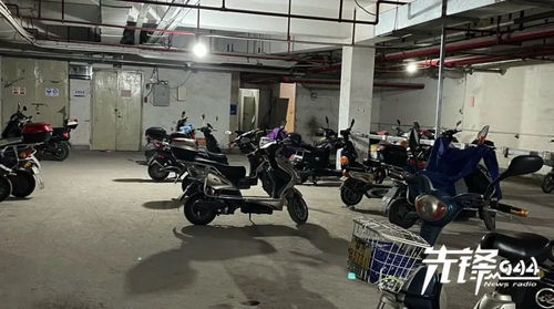 这个小区电动车进电梯成家常便饭,不怕起火吗