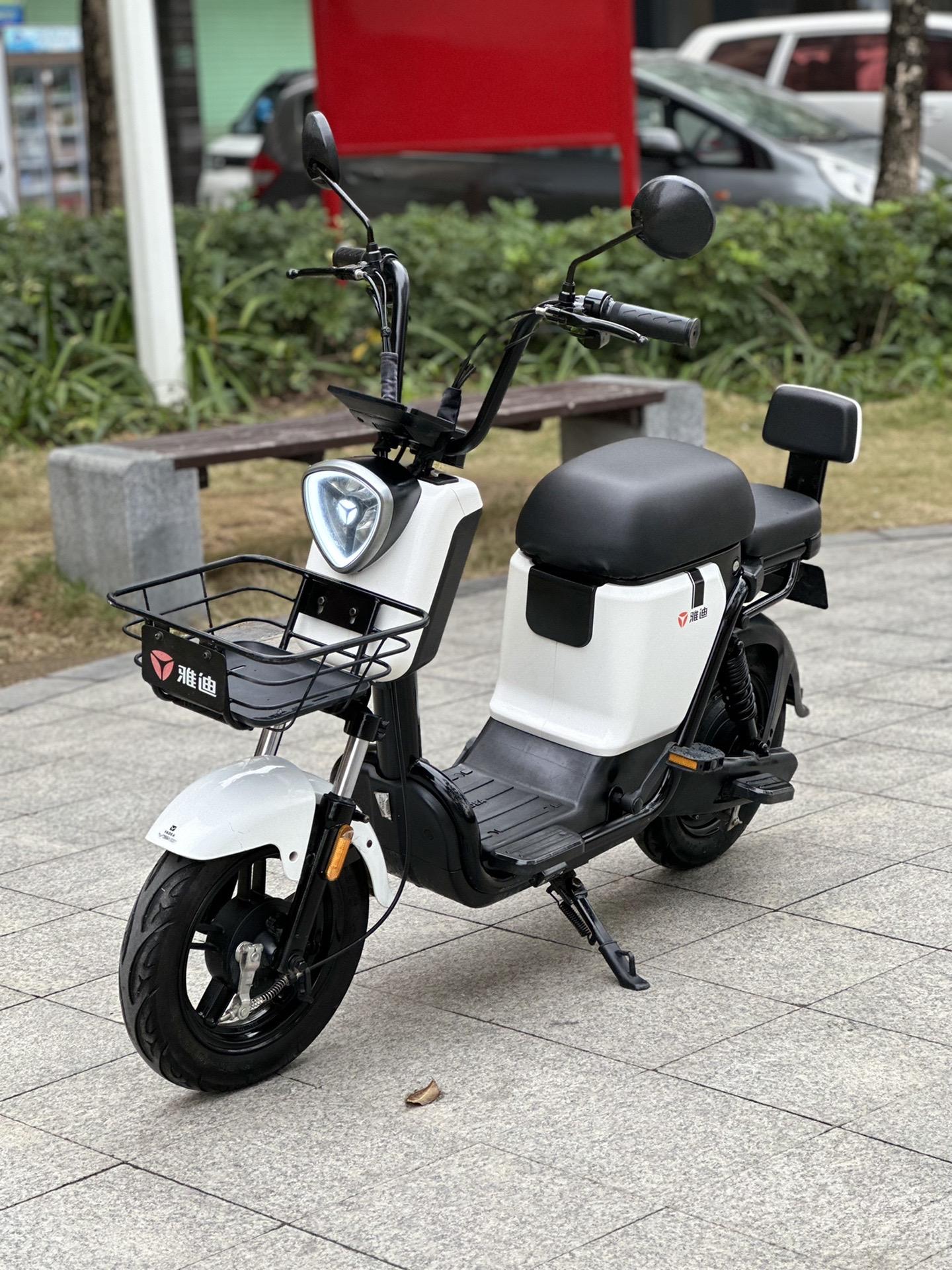 雅迪V20新国标电动车 续航42公里，城市通勤的理想选择
